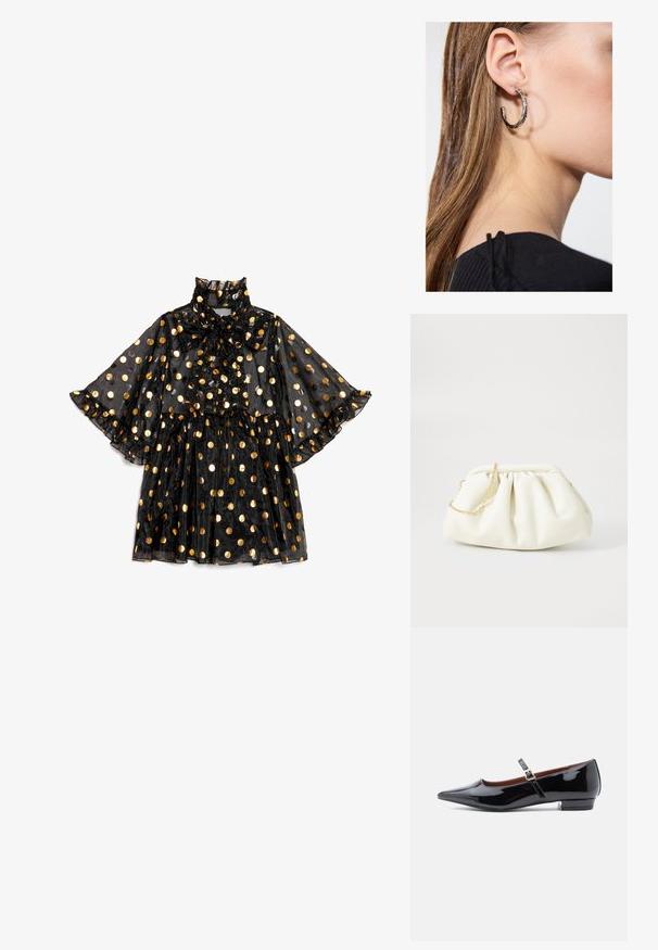 Robe noire transparente avec un col montant et un détail en nœud, ornée de pois dorés, manches évasées et ourlet à volants superposés.; Escarpin Mary Jane en cuir verni noir avec bout pointu et petit talon, doté d'une sangle ajustable avec boucle dorée.; Sac à main en cuir blanc avec un design plissé, doté d'une bandoulière en chaîne dorée et d'une forme arrondie. Texture lisse avec des plis doux et sans motifs.; Boucle d'oreille en argent avec une finition polie, présentant de petits détails en or et de forme ronde, portée sur le lobe.