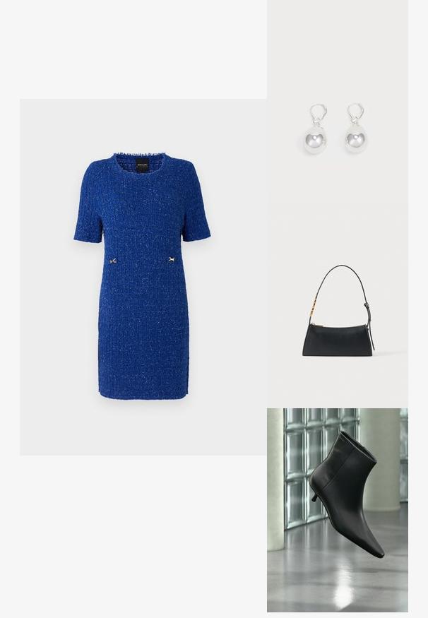 Robe bleue à manches courtes, longueur genou, faite d'un tissu texturé, avec des accents dorés à la taille et un col rond.; Bottine en cuir noir à bout pointu et petit talon kitten, présentée en angle devant un sol poli et un mur en blocs de verre.; Sac à main en cuir noir avec une fermeture éclair dorée et une bandoulière ajustable présentant des détails rectangulaires dorés sur fond blanc.; Boucles d'oreilles en argent en forme de goutte avec des surfaces lisses, rondes et réfléchissantes, suspendues à des fermoirs à ressort. L'arrière-plan est blanc uni.