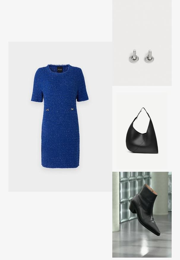 Robe bleue à manches courtes, longueur genou, faite d'un tissu texturé, avec des accents dorés à la taille et un col rond.; Bottine en cuir noir avec un bout pointu et un talon carré lévitant au-dessus d'un sol gris réfléchissant près d'un mur en blocs de verre.; Sac à épaule en cuir noir avec forme triangulaire incurvée, une seule sangle ajustable, et une couture diagonale visible à l'avant.; Paire de petites boucles d'oreilles créoles argentées brillantes avec une base ronde, présentées sur un fond clair uni.