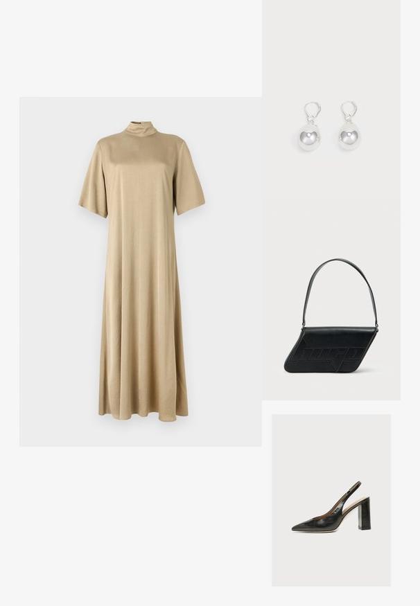 Beige, knælængde kjole med høj hals og korte ærmer. Lavet af glat stof, med en afslappet pasform og et enkelt design.; Sort læder kvindesko med slingback, spids tå og tyk blokhøj hæl på hvid baggrund.; Sort skuldertaske i læder med trekantet form, præget logo og en enkelt justerbar rem. Minimalistisk design med glat tekstur.; Sølv dråbeøreringe med glatte, runde, reflekterende overflader hængende fra svingelukkede låse. Baggrunden er helt hvid.