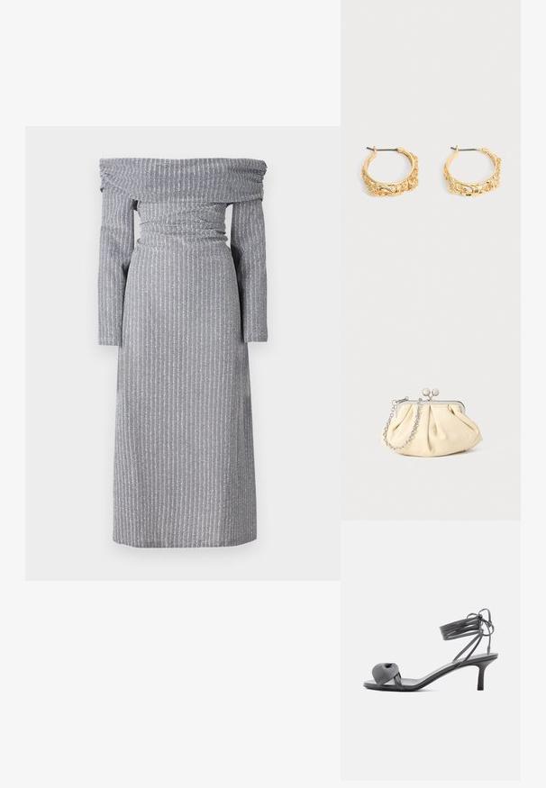 Off-shoulder jurk in lichtgrijs met subtiele verticale stripes, aansluitende taille, lange mouwen en een vloeiende silhouette. Zachte stoffen textuur.; Grijze leren sandaal met hak, voorzien van een geknoopte band bij de tenen en wikkellinten rond de enkel op een slanke sandaal met een middenhoge hak, tegen een witte achtergrond.; Geplooide beige leren clutch met een zilveren metalen frame, voorzien van twee ronde decoratieve sluitingen en een zilveren kettingriem.; Set gouden creolen met sierlijke bloem- en bladreliëf op een neutrale achtergrond.