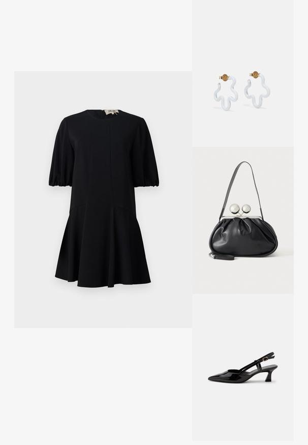 Vestido negro con un escote redondo, mangas cortas abullonadas y una falda acampanada. Fabricado en un tejido suave con detalles de costura.; Zapato slingback de charol negro con tacón bajo, punta puntiaguda y correa ajustable con hebilla dorada sobre fondo blanco.; Bolso de mano de cuero negro con diseño fruncido, una sola correa, marco metálico plateado y dos cierres grandes redondos de plata.; Pendientes de aro abstractos blancos con un diseño ondulado, que cuentan con un herraje en tono dorado. Textura suave, ligeros y con una forma juguetona.