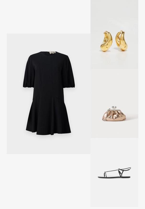 Vestido negro con un escote redondo, mangas cortas abullonadas y una falda acampanada. Fabricado en un tejido suave con detalles de costura.; Sandalia plana negra con tiras finas, una lazada para el dedo y una hebilla ajustable en el tobillo sobre un fondo gris claro.; Pequeño bolso clutch metálico dorado con cierre plateado y cadena en un fondo claro y liso.; Pendientes de aro de oro con forma curva y suave, y acabado pulido. Presentan un mecanismo de cierre y ligeras indentaciones para un toque de detalle.