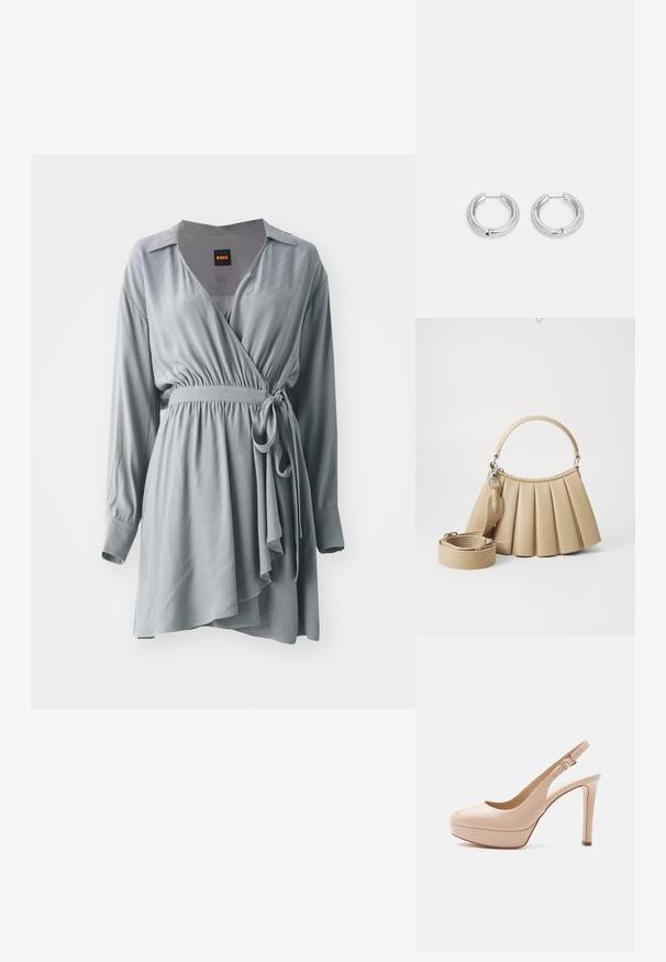 Vestido envolvente gris hecho de una tela suave, con mangas largas, una cintura ceñida y un dobladillo asimétrico fluido. Incluye cuello y un cinturón de lazo.; Zapato de tacón alto tipo slingback de charol beige con suela plataforma y hebilla dorada en la correa del tobillo, mostrado de perfil sobre fondo blanco.; Lacoste LENGLEN BAG - Bolso de mano - viennois; Pendientes de aro de plata con una superficie metálica suave y una fila de cristales transparentes incrustados a lo largo del borde exterior.