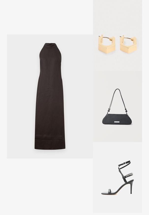 Vestido negro de cuello halter con silueta recta, hecho de una tela suave, que presenta un ligero brillo y un diseño hasta los tobillos.; Sandalia negra de tacón alto con tira delgada en el tobillo, tira en la parte media del pie decorada con eslabones de cadena plateados y diseño de punta abierta.; Bolso de hombro de piel negra con forma trapezoidal alargada, correa ajustable y placa rectangular de marca plateada en el frente.; Un par de pendientes en forma de aro geométrico pequeño en tono dorado, con bordes angulares y cierres de tipo poste, sobre un fondo claro.
