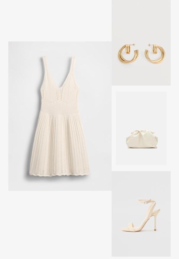 Strickkleid in Creme mit V-Ausschnitt, geripptem Oberteil und ausgestelltem Rock mit wellenförmigem Saum und durchgehendem Lochmuster.; Beige High Heel Sandale mit einem schmalen Knöchelriemen und quadratförmiger Zehenpartie. Glattes synthetisches Material, minimalistisches Design und Pfennigabsatz.; Weiche, cremefarbene Leder-Clutch mit gerafftem Design und einem dünnen Schulterriemen, der vorne auf einem schlichten Hintergrund liegt.; Paar glänzende goldene Doppel-Loop-Creolen mit Steckverschlüssen vor weißem Hintergrund.