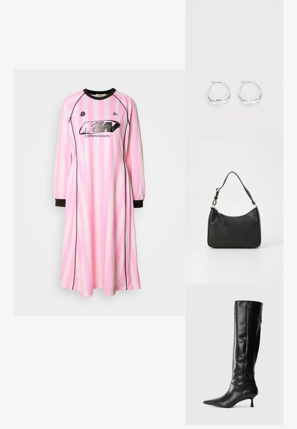 Langärmliges Kleid in Hellrosa mit dunkelpinken und weißen vertikalen Streifen, ausgestattet mit einem schwarzen runden Ausschnitt und schwarzen Manschetten. Logo auf der Vorderseite angebracht.; Schwarze Lederstiefel bis zum Knie mit spitzem Zehenbereich und schmalem, geschwungenem Absatz. Glatte Textur, enganliegendes Design und keine sichtbaren Beschläge oder Muster.; Schwarze Lederhandtasche mit geschwungener Form, einem einzigen Tragegurt, Reißverschlussverschluss und dezentem Branding auf der Vorderseite. Glatte Textur, minimalistisches Design.; Silberne Creolen mit glänzender Oberfläche und DKNY-Logo, vor einem schlichten weißen Hintergrund präsentiert.