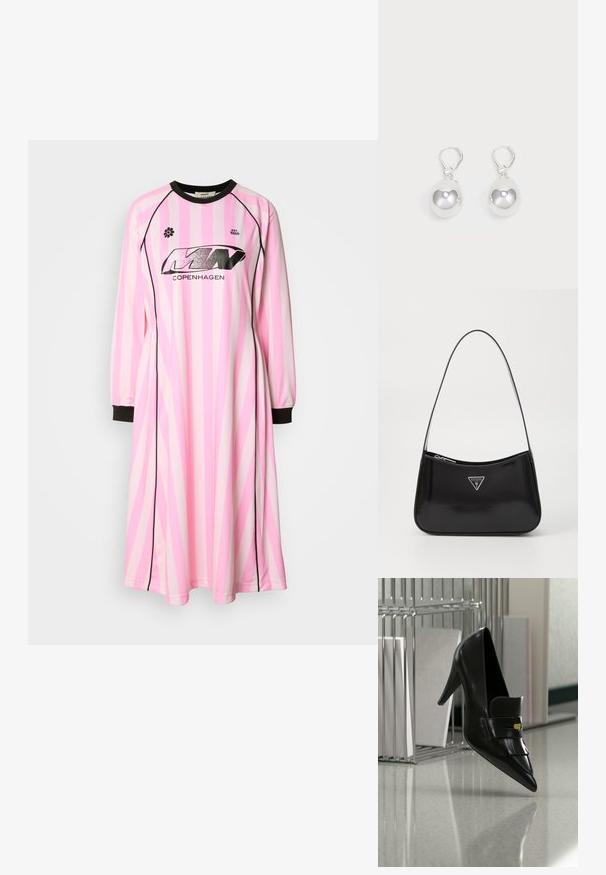 Langärmliges Kleid in Hellrosa mit dunkelpinken und weißen vertikalen Streifen, ausgestattet mit einem schwarzen runden Ausschnitt und schwarzen Manschetten. Logo auf der Vorderseite angebracht.; Schwarzer Leder-Highheel mit spitzer Spitze und dekorativem Fransenbesatz, schwebt über einem glänzenden Boden nahe eines Metallregals mit Dokumenten.; Schwarze patentierte Leder-Schultertasche mit geschwungener Form, ausgestattet mit einem silbernen Dreieckslogo und einem Reißverschluss. Glatte Textur und schmaler Riemen.; Silberne Tropfenohrringe mit glatten, runden, reflektierenden Oberflächen, die an Hakenverschlüssen hängen. Der Hintergrund ist reinweiß.