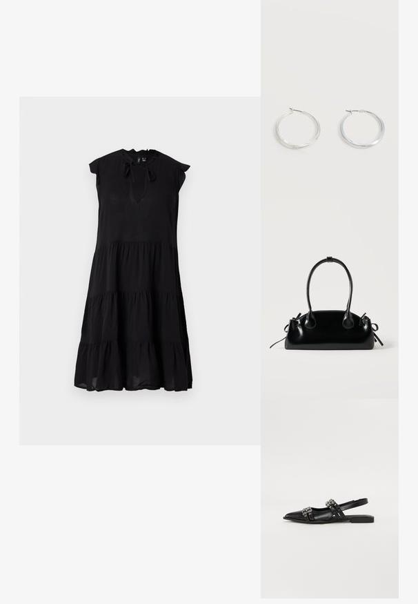 Robe midi noire sans manches à volants avec col froufrou et ouverture devant nouée par un nœud.; Even&Odd by Zalando Ballerines à brides arrière - black; Petit sac à main noir brillant avec deux longues anses et des détails à cordon sur les côtés sur un fond clair uni.; Boucles d’oreilles créoles en métal argenté avec une surface lisse légèrement incurvée et des fermoirs à clapet sur un fond blanc uni.