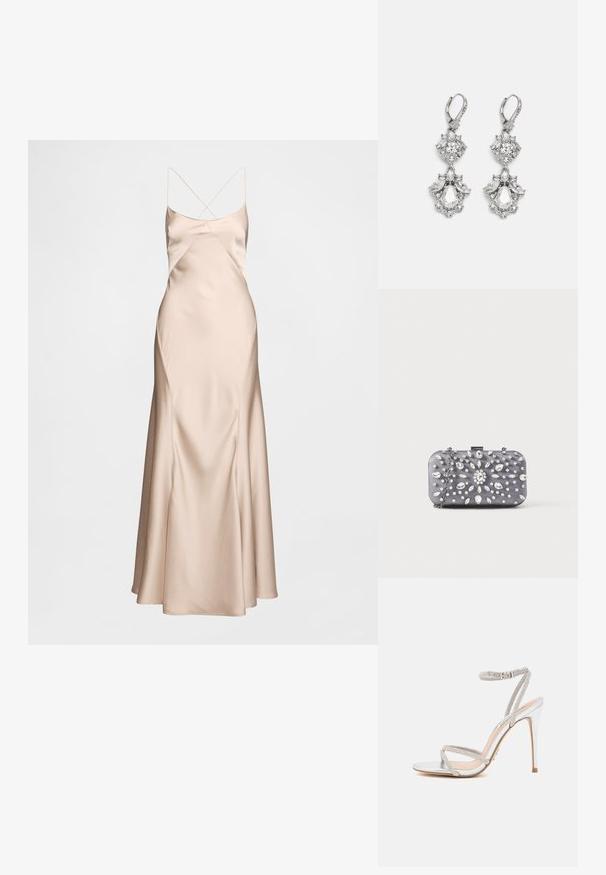 Robe de soirée en satin beige à fines bretelles, avec un corsage ajusté, une silhouette drapée et un ourlet évasé. Texture lisse avec une légère brillance.; Sandale à talons hauts en argent avec des fines lanières, ornée de strass, présentant un design épuré et un bout pointu.; Petit sac pochette rectangulaire gris foncé orné de strass clairs disposés en motif rayonnant, avec une bandoulière chaîne argentée.; Boucles d'oreilles en métal argenté ornées de plusieurs pierres précieuses en cristal transparent en forme de goutte et de marquise, avec des fermoirs à levier et des détails complexes.
