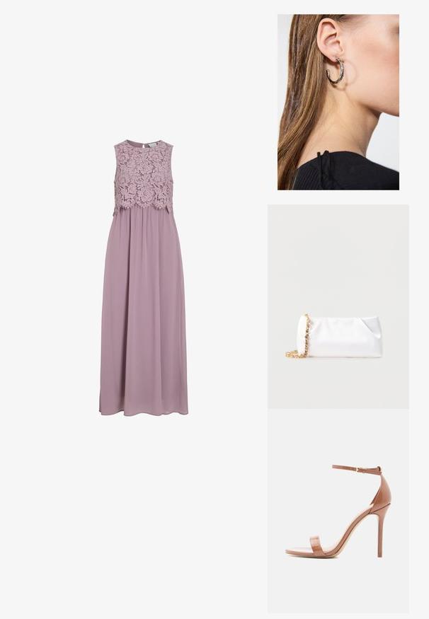 Vestido maxi en lavanda suave, con un cuerpo de encaje y diseño sin mangas. Tela fluida con un leve brillo y detalle de cintura fruncida.; Sandalias de tacón de charol en color nude con una delgada correa en el tobillo, diseño de punta abierta y tacón stiletto. Textura suave y estilo minimalista.; Bolso de mano suave blanco con correa de cadena dorada adornada con piedras preciosas transparentes, sobre un fondo liso de color gris claro.; Pendiente de aro de plata con un acabado pulido, que presenta pequeños detalles en dorado y una forma redonda, llevado en el lóbulo.