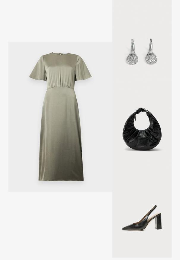 Olijfgroene jurk met een ronde halslijn, korte mouwen en een geplooid middel. Heeft een gladde, licht gestructureerde stof.; Zwarte leren slingback schoen met spits toelopend neusje, hoge blokhak en beige binnenvoering tegen een effen lichte achtergrond.; Zwarte handtas in halvemaanvorm met geplooide handgreep en ritssluiting, glanzende gekreukte textuur en "KARL LAGERFELD JEANS"-logo aan de voorkant.; Zilveren creolen met ronde, platte hangers bezet met kleine heldere kristallen op een effen lichte achtergrond.