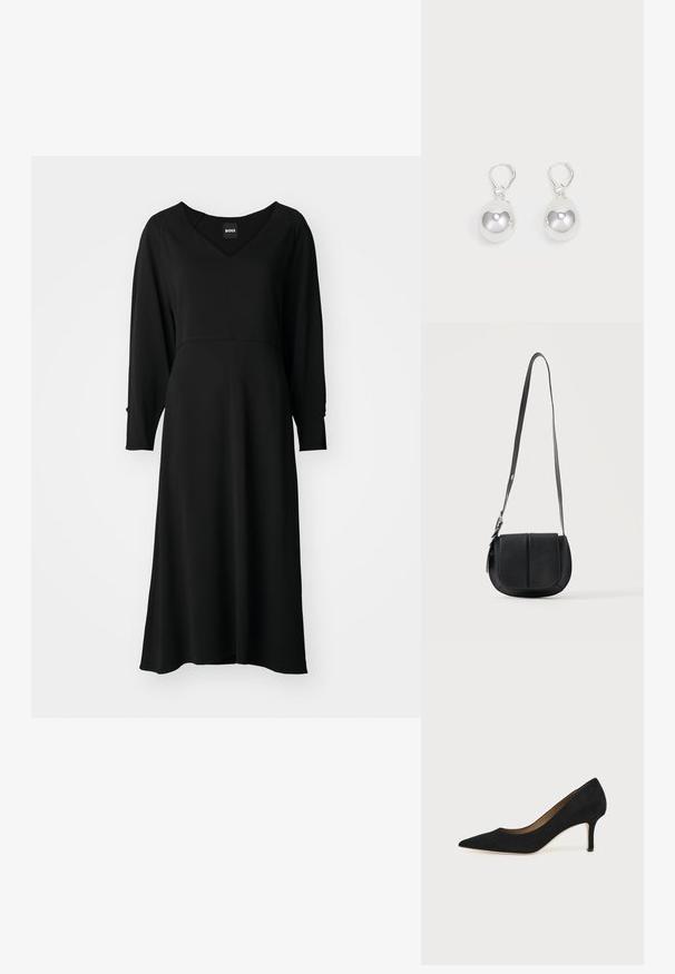 Robe noire à manches longues, décolleté en V, design fluide, longueur genou et buste ajusté. Tissu doux avec un léger éclat et des coutures structurées.; Escarpin en daim noir à bout pointu avec un talon stiletto fin de hauteur moyenne et un design à coupe basse sur un fond uni.; Sac bandoulière en cuir noir texturé avec fond arrondi, rabat avant et bandoulière réglable avec boucle métallique.; Boucles d'oreilles en argent en forme de goutte avec des surfaces lisses, rondes et réfléchissantes, suspendues à des fermoirs à ressort. L'arrière-plan est blanc uni.