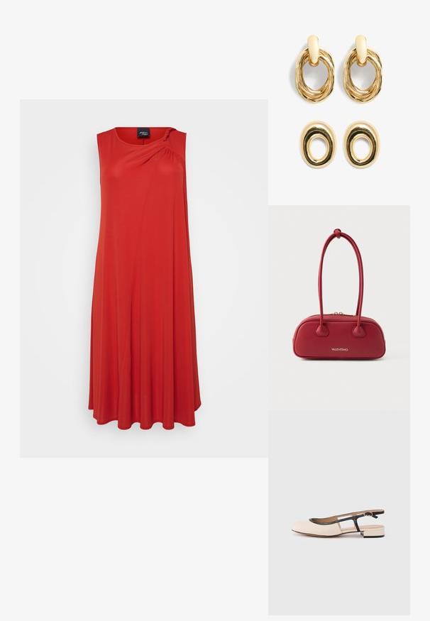 Rød ærmeløs kjole lavet af blødt stof, med en snoet skulderdetalje og draperet design for en afslappet pasform.; Lædersko med slingback, beige forside, sort kant og lille blokhæl. Har åben ryg og udskåret design.; Rød lædertaske med en rund form, to korte håndtag og guldfarvede detaljer. Funker mærkenavnet "Valentino" i guld på forsiden.; Guldtonede metal øreringe med snoede ovale designs. Det øverste par har en struktureret løkke; det nederste par er glat med en cirkulær udskæring.