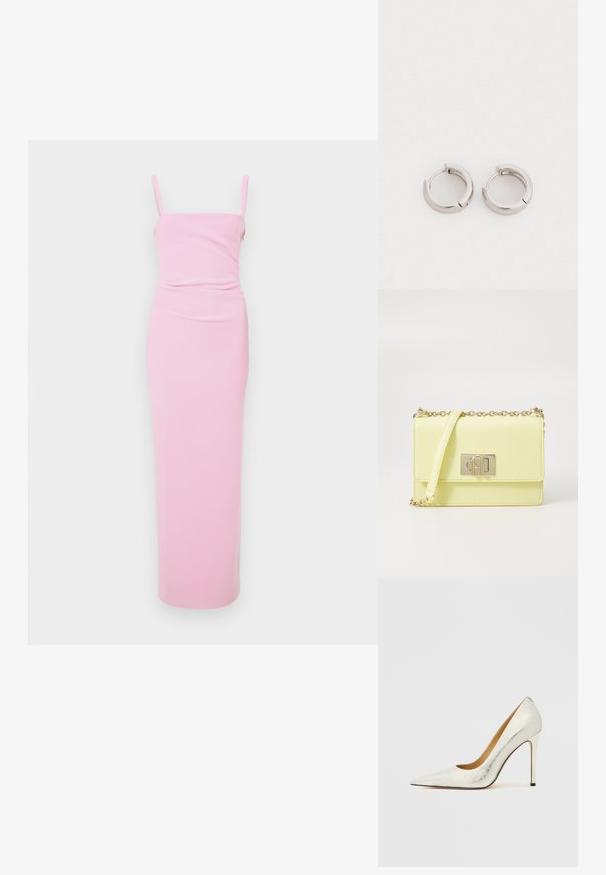 Roze, getailleerde maxi-jurk met spaghettibandjes, met een geplooid ontwerp in de taille. Glad materiaal, minimalistische stijl, geen zichtbare patronen.; Witte leren hoge hak schoen met een spitse neus en een gestructureerde afwerking. Heeft een slanke naaldhak en een gladde voering aan de binnenkant.; Gele neplederen crossbody tas met een goudkleurige sluiting, gestructureerd oppervlak, kettingband en een ontwerp met gevouwen klep.; Zilverkleurige metalen hoepel oorbellen met een afgeronde vorm en een gepolijste afwerking. Elke oorbel is voorzien van een scharnier sluiting voor een veilige draagervaring.