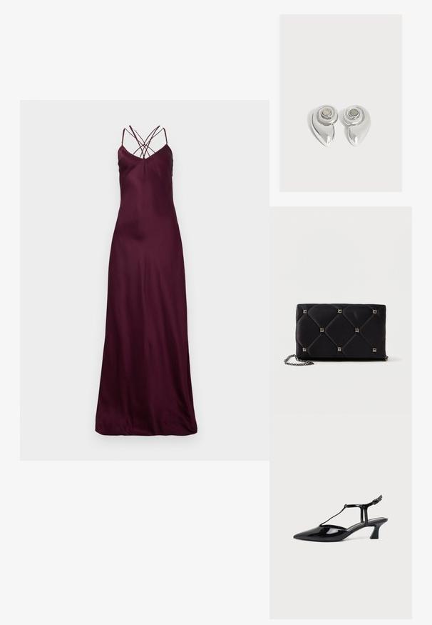 Burgunderry satin maxi-kjole med tynde stropper og krydset design på ryggen. Glat tekstur og tætsiddende silhuet. Ingen synlige mønstre eller hardware.; Sort laklæder spids tå slingback sko med T-rem og lav skrå blokhæl på hvid baggrund.; Sort, kviltet satin clutch med sølvfarvede pyramidespidser, kædetræk, rektangulær form og glat overflade. Dimensioner: 10 cm x 18 cm x 4 cm.; Par skinnende sølvfarvede metaløreringe med spiraldesign og en rund sten i midten på en ensartet hvid baggrund.