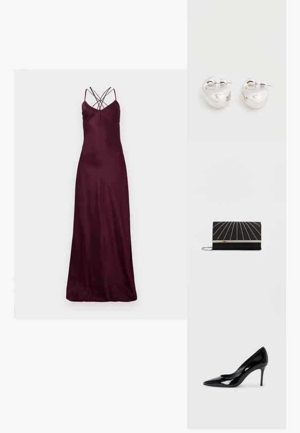 Robe maxi en satin bordeaux avec des fines bretelles et un design croisées au dos. Texture lisse et silhouette ajustée. Pas de motifs ou de matériels visibles.; Escarpin en cuir verni noir avec un bout pointu et un talon aiguille délicat. Texture lisse avec un fini brillant et un design minimaliste.; Pochette noire à la texture lisse, ornée de lignes cloutées argentées rayonnant depuis le centre, avec un fermoir en métal argenté et une bandoulière chaîne.; Paire de boucles d'oreilles argentées brillantes et épaisses avec fermoirs à tige, sur fond blanc uni.