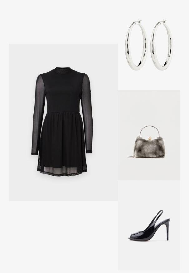 Zwarte jurk met een pasvormige lijfje, lange doorzichtige mouwen en een uitlopende rok. De halslijn is hoog en de stof is glad met een lichte glans.; Zwarte slingback hoge hakken van lakleer met open teen en stilettohak op een effen witte achtergrond.; Kleine handtas met zilverkleurig rasterpatroon, gebogen handvat, grote parel sluiting en een dunne zilveren kettingriem op een effen achtergrond.; Zilveren creool oorbellen met een gladde, reflecterende oppervlak. Ronde, grote vorm met een veilige sluiting aan de bovenkant. Gepolijste afwerking toont de glans.