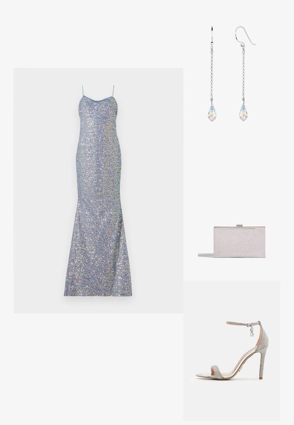 Hellblaues Pailletten-Abendkleid mit figurbetontem Schnitt, dünnen Trägern und einem Meerjungfrau-Saum, das mehrfarbige reflektierende Akzente aufweist.; Steve Madden TECY-R - High Heel Sandalette - silver-coloured; Rechteckige silberne Glitzer-Clutch mit Metallrahmen und Verschluss, die einen Schatten auf einen weißen Hintergrund wirft.; Silberne Tropf-Ohrhängern mit einer Kette und einem mehrfacettierten, klaren Kristall-Tropfenanhänger. Die Kettenlänge beträgt ca. 5 cm.