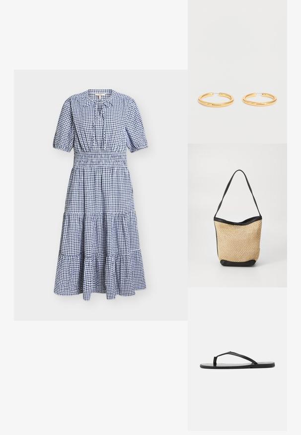 Robe midi à carreaux bleus et blancs avec manches ballon, taille cintrée, jupe à volants et petit nœud au col rond.; Tongs noires au design minimaliste, avec des sangles fines et une semelle plate. Le matériau semble être du plastique avec une texture lisse.; Sac fourre-tout tissé en paille avec une texture naturelle, rehaussé d'une bordure en simili cuir noir et d'une bandoulière ; design ouvert.; Paire de boucles d'oreilles créoles dorées brillantes avec des fermoirs en fil fin sur un fond blanc uni.