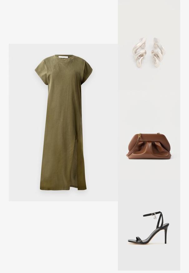 Olivgrünes, knielanges Kleid aus weichem Baumwollstoff mit kurzen Ärmeln, rundem Ausschnitt und einem seitlichen Schlitz für Bewegungsfreiheit. Einfaches und schlichtes Design.; Schwarze High-Heel-Sandale mit schmalem Knöchelriemen, quadratischer Zehenbox, glattem Leder und metallischem Schnallenakzent.; Braune Lederclutch mit gerafftem Design, goldfarbenen Beschlägen und abnehmbarem Handgelenkriemen vor weißem Hintergrund.; Verdrehte silberne Metall-Clip-Ohrringe mit glatt glänzender Oberfläche, die ein modernes, abstraktes Spiraldetail zeigen.