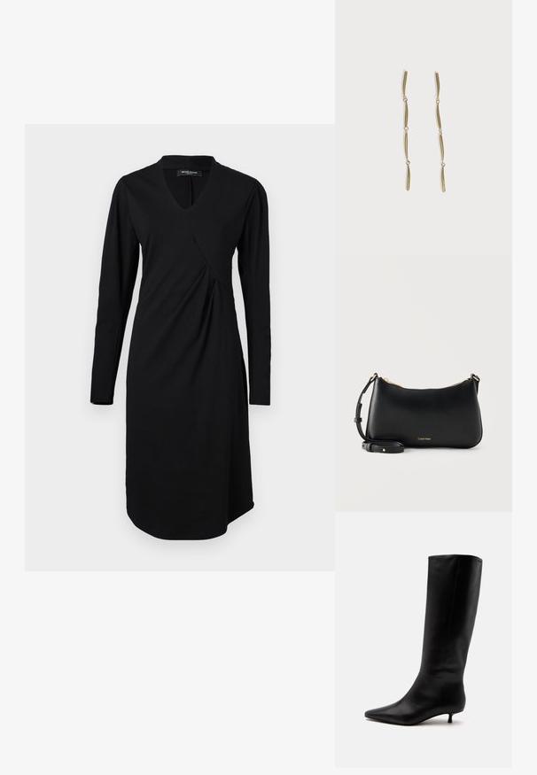 Schwarzes Langarmkleid mit V-Ausschnitt und asymmetrischen Drapierungen. Hergestellt aus weichem Stoff, verfügt es über einen abgerundeten Saum und subtile Nahtdetails.; Schwarzer kniehoher Lederstiefel mit spitz zulaufender Schuhspitze und niedrigem Kittenabsatz vor einem schlichten hellen Hintergrund.; Schwarze Leder-Schultertasche von Calvin Klein mit goldenem Reißverschluss und verstellbarem Riemen auf schlichtem hellem Hintergrund.; Lange goldene Ohrringe, bestehend aus vier verlängerten verbundenen gebogenen Stäben auf weißem Hintergrund.
