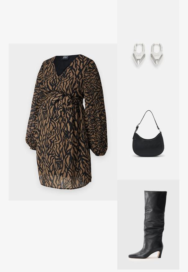 ONLY MATERNITY OLMSTAR - Hverdagskjole - dark brown; Sorte læderstøvler med hæl til midt på læggen, med en let skrånet skaft og spids tå på en lys baggrund.; Sort hobo taske lavet af glat læder med en buet silhuet, der har en enkelt justerbar skulderrem og minimalistiske designdetaljer.; Sølv hjerteformede hængelåse med indgraveret "JA" og "NEJ" tekst, poleret finish, symmetrisk design og en robust metalklap.