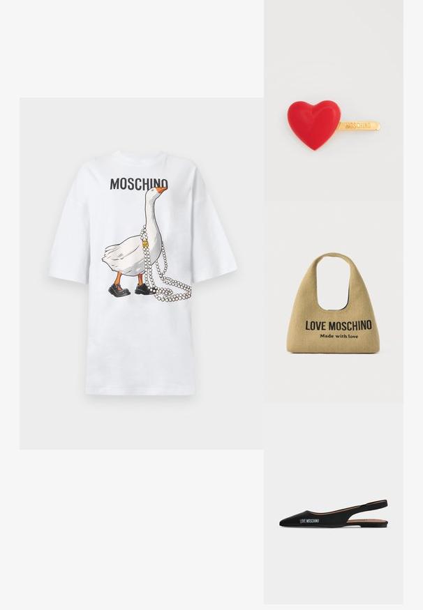 Λευκό βαμβακερό φαρδύ t-shirt με ένα κινουμένων σχεδίων χήνα που φοράει μαύρα παπούτσια και κολιέ με πέρλες, με το κείμενο «Moschino» από πάνω.; Μαύρο μυτερό πάνινο παπούτσι slingback με χαμηλό τακούνι και λογότυπο "LOVE MOSCHINO" στο πλάι, σε απλό φωτεινό φόντο.; Μπεζ τσάντα με υφή, με κυρτή λαβή, που φέρει έντονα μαύρα γράμματα "LOVE MOSCHINO" και μικρότερα "Made with love" στο μπροστινό μέρος.; Κόκκινη καρδιά σε σχήμα τσιμπιδάκι για τα μαλλιά με γυαλιστερό φινίρισμα, που διαθέτει μεταλλικό κλιπ με χρυσό τόνο και χαραγμένη επιγραφή "Moschino". Υφή στην επιφάνεια και λείες άκρες.