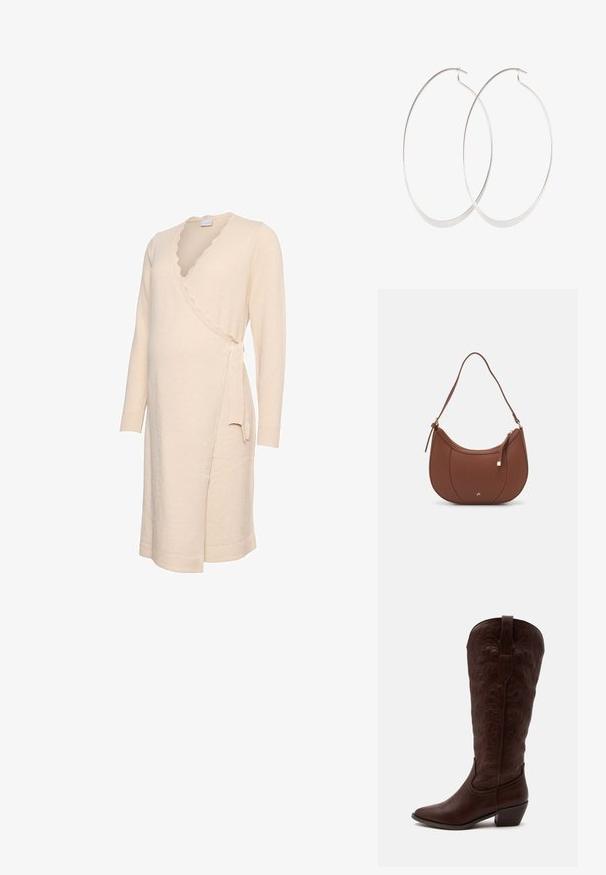 Robe portefeuille couleur crème avec manches longues, encolure festonnée et fermeture à nouer sur le côté. Texture douce et longueur jusqu'au genou.; Botte de cowboy haute en cuir marron avec des coutures détaillées, un bout pointu et un talon bloc sur un fond clair uni.; Sac à épaule en faux cuir brun, de forme arrondie, avec des coutures minimales et un accent en matériel doré. Il possède une fermeture zippée sur le dessus et une sangle réglable.; Boucles d'oreilles en argent avec un design fin et lisse ; forme ovale allongée ; finition polie ; présente un fermoir à crochet sécurisé.
