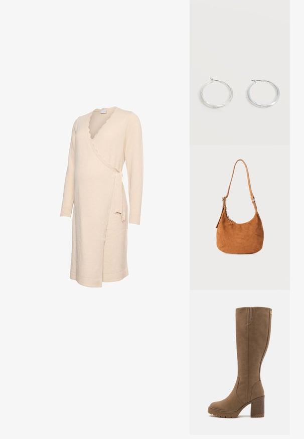 Robe portefeuille couleur crème avec manches longues, encolure festonnée et fermeture à nouer sur le côté. Texture douce et longueur jusqu'au genou.; Bottes synthétiques marron, jusqu'aux genoux, avec une finition texturée, un talon carré et une semelle nervurée. Présente des coutures sur les côtés et un accent logo subtil.; Sac à main en daim beige avec un design incurvé, une bandoulière ajustable, une fermeture éclair en métal et un détail de logo embossé à l'avant.; Boucles d’oreilles créoles en métal argenté avec une surface lisse légèrement incurvée et des fermoirs à clapet sur un fond blanc uni.