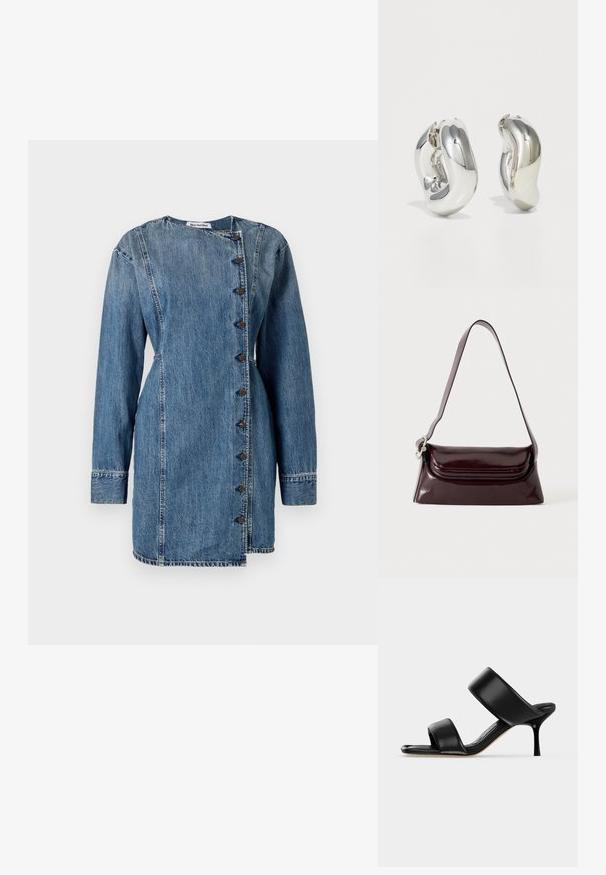 Robe en denim à manches longues, col montant et fermeture à boutons asymétrique. Caractéristiques : délavage bleu moyen, légère texture et coupe ajustée.; Sandale mule en cuir noir avec deux larges brides et un talon stiletto fin de hauteur moyenne sur un fond clair uni.; Sac à bandoulière en cuir bordeaux foncé avec fermeture à rabat et une fine sangle réglable, présenté sur un fond clair uni.; Boucles d'oreilles sculpturales en argent avec des formes douces et courbes et des surfaces réfléchissantes. Présentent un design de boucle fermée et une forme organique distincte.