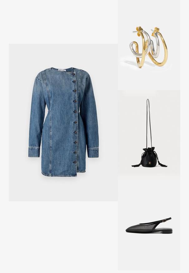 Denimkjole med lange ærmer, høj krave og asymmetrisk knaplukning. Har en mellem blå vask, let tekstur og tætsiddende pasform.; Sort slingback flad sko med spids tå, mesh overdel, justerbar spænde rem og lav stablet hæl på hvid baggrund.; Sort snørelukket bucket-taske med lang tynd rem og lille gyldent firkantet logo foran, vist mod en ensfarvet baggrund.; Guld- og sølvfarvede snoede hoops øreringe med glatte, blanke overflader; har en post bagtil for sikker bæreevne.