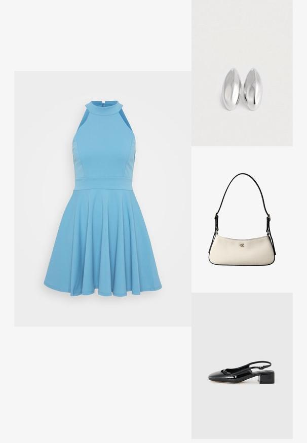 Himmelblaues ärmelloses Kleid mit hohem Ausschnitt, tailliertem Oberteil und weitem Rock. Hergestellt aus glattem Stoff mit einem plissierten Design.; Schwarzer Lackleder-Slingback-Schuh mit abgerundetem Zehenbereich, kleinem quadratischen Absatz und dekorativem Schleifenakzent an der Vorderseite.; Kleine schultertasche in cremefarben mit schwarzem Besatz, verstellbarem schwarzem Riemen und silbernem "cK"-Logo in der Mitte vorne.; Ein Paar glatte, glänzende silberne ovalförmige Objekte, die nebeneinander auf einem schlichten weißen Hintergrund platziert sind.