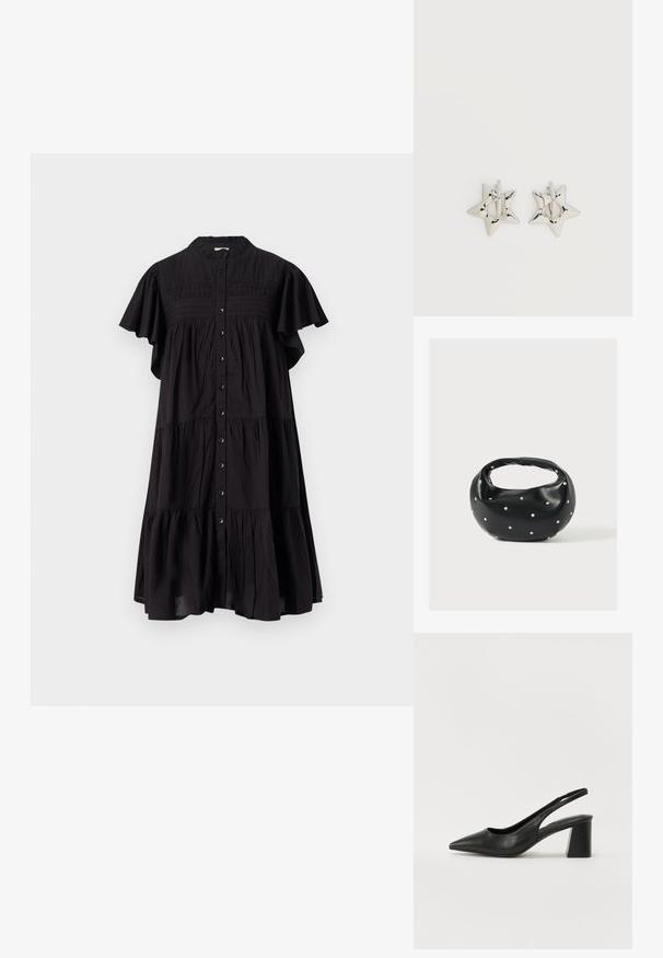 Musta mekko, jossa on napitus edessä, röyhelöhulstat, kerroksellinen muotoilu ja teksturoitu vartalo. Valmistettu kevyestä kankaasta.; Mustat nahkaiset slingback-korkokengät, joissa on terävä kärki ja paksu korko. Ominaisuuksiin kuuluu leikattu muotoilu ja sileä pinta, minimalistinen ja moderni.; Musta nahkainen käsilaukku, jossa on pyöreä muoto, koristeltu hopeisilla niittikoristeilla ja lyhyt kahva. Sileä pinta ja vetoketjullinen suljenta.; Hopeiset tähti-aiheiset rengaskorvakorut, joissa on sileä, kiillotettu pinta, valkoisella taustalla.