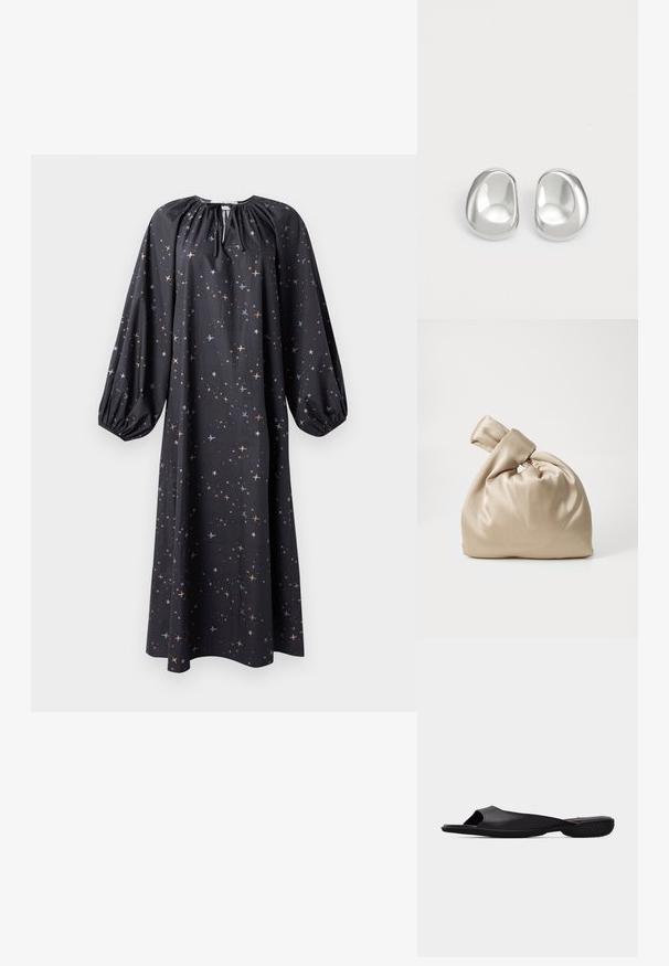 Lang sort kjole med en sammensnøring ved halsen, ballonærmer og et stjernesymptom i orange og blå nuancer. Fremstillet af letvægtsstof.; Sort åben tå-slide sandal med tekstureret sål og minimalistisk design, set fra siden på en ensartet lys grå baggrund.; Beige satin taske med knyttet top, der har en blød, glat tekstur og en rund form, designet til at være simpel og elegant.; Sølv ørestikker med et glat, afrundet design, der har en reflekterende overflade og bløde kurver, hvilket giver et organiskt, stenlignende udseende.