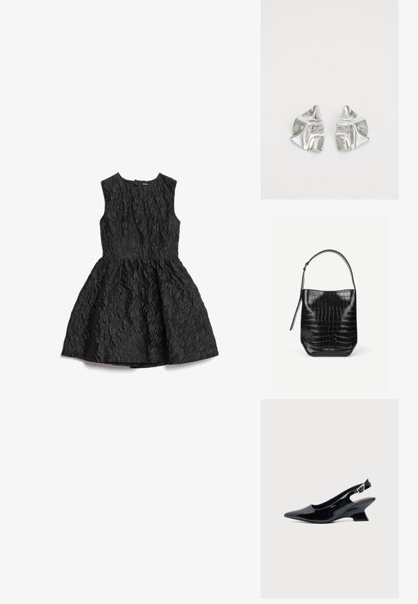 Vestido negro sin mangas con un patrón floral texturizado, corsé ajustado y falda acampanada. Acentos de costura visibles y cierre en la parte posterior.; Zapato slingback de cuero charol negro con puntera puntiaguda y tacón bajo en bloque inclinado sobre fondo claro liso.; Bolso tipo saco de piel negra con relieve de cocodrilo, con una sola correa para el hombro y un pequeño logo de la marca en plata en el centro inferior frontal.; Pendientes de metal plateado con un diseño ondulado y escultórico, que presentan un acabado pulido y formas irregulares, destacando una estética contemporánea.