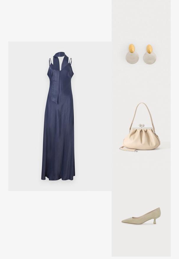 Marineblauwe satijnen jurk met een V-hals, smalle bandjes en een lange, vloeiende lijn. Heeft een zelfstrikbare halslijnaccent. Gladde textuur.; Beige suède pump met puntige neus, lage hak en een slanke hak van gemiddelde hoogte op een effen witte achtergrond.; Beige zachte leren handtas met een zilveren metalen frame sluiting, een enkele schouderriem en een optionele kettingriem op een witte achtergrond.; Gouden en zilveren metalen oorbellen met een ronde schijfbasis en een ovale bovenstuk, gladde textuur en gepolijste afwerking.
