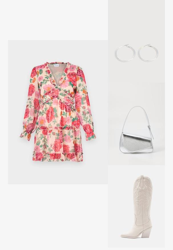 Robe florale dans des tons pastel avec des motifs roses et verts. Comprend des accents froncés, des manches longues et un décolleté en V profond pour plus de détails.; Bottine de cowboy en cuir blanc avec un bout pointu et un talon bloc. Présente des motifs de broderie complexes sur la tige et une texture lisse.; Sac à main en métal argenté de forme triangulaire, texture lisse et fine bandoulière réglable. Présente un design rabat avec couture.; Paire de boucles d'oreilles créoles argentées brillantes avec fermoirs en fil fin, présentée sur un fond gris clair.