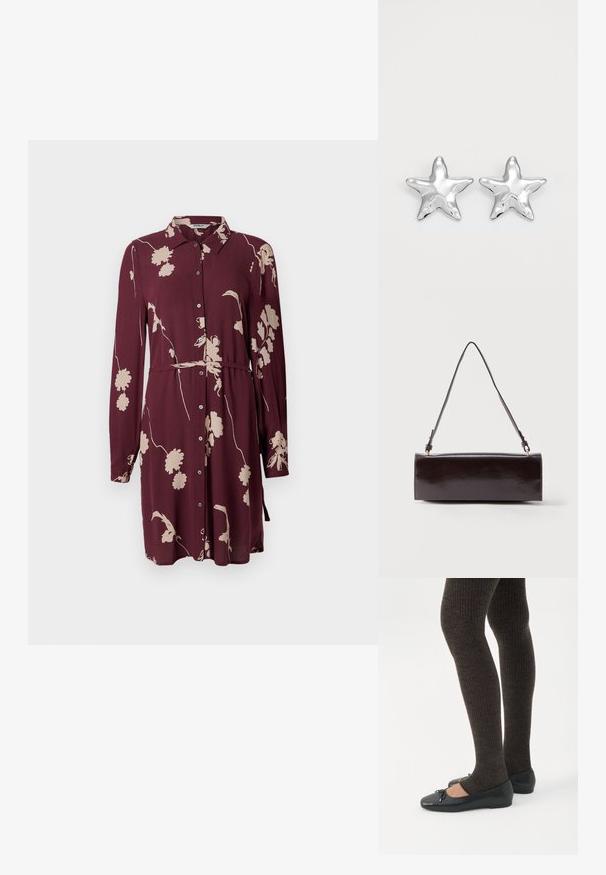 Maronfarvet skjortekjole med lange ærmer, knapfront, blomsterdesign i cremefarve, justerbar taljebånd og blød, tekstureret stof.; Ben iført mørke ribbede leggings kombineret med sorte balletsko med små sløjfedetaljer på hvid baggrund.; Rektangulær sort læderhåndtaske med en enkelt lang rem og blank finish, vist mod en ensfarvet hvid baggrund.; Sølvstjernede øreringe med en poleret, blank overflade. Hver ørering har fem spidser og subtile teksturdetaljer på overfladen.