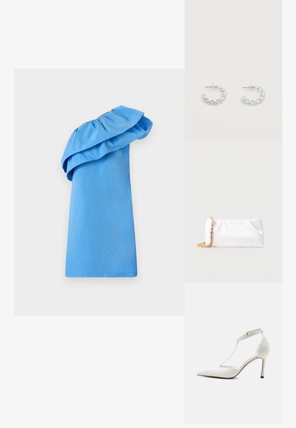 Robe bleue à une épaule avec un détail volé au col, fabriquée en tissu lisse avec une silhouette élégante. Présente une couleur unie et un design minimaliste.; Escarpin blanc à bout pointu avec fine bride de cheville et boucle, finition lisse et talon stiletto fin sur un fond uni.; Pochette souple blanche avec bandoulière chaîne dorée ornée de pierres précieuses transparentes, sur fond gris clair uni.; Boucles d'oreilles anneaux en argent incrustées de cristaux facettés clairs, avec attaches à tige et embouts transparents sur fond blanc.