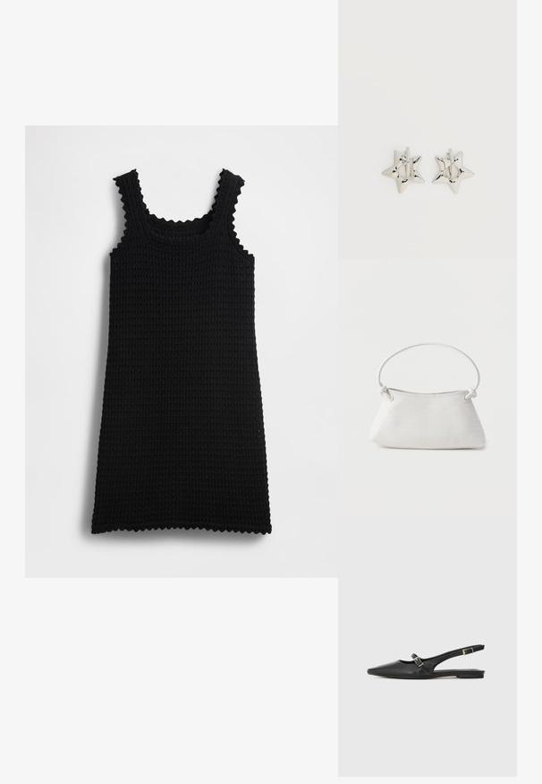 Schwarzes, gestricktes Tankkleid mit wellenförmigen Kanten, rechteckiger Form, strukturiertem Muster und Schulterriemen, vor einem einfarbigen Hintergrund gezeigt.; Schwarze Slingback-Schuhe aus Leder mit spitzer Zehenpartie, schmalem Riemen und silberner Schnallenverzierung an der Seite. Flache Sohle.; Weiße gewebte Lederhandtasche mit abgerundetem Griff und verknoteten Riemenenden, vor schlichtem Hintergrund präsentiert.; Silberne, sternförmige Creolen mit einer glatten, polierten Oberfläche auf weißem, schlichtem Hintergrund.