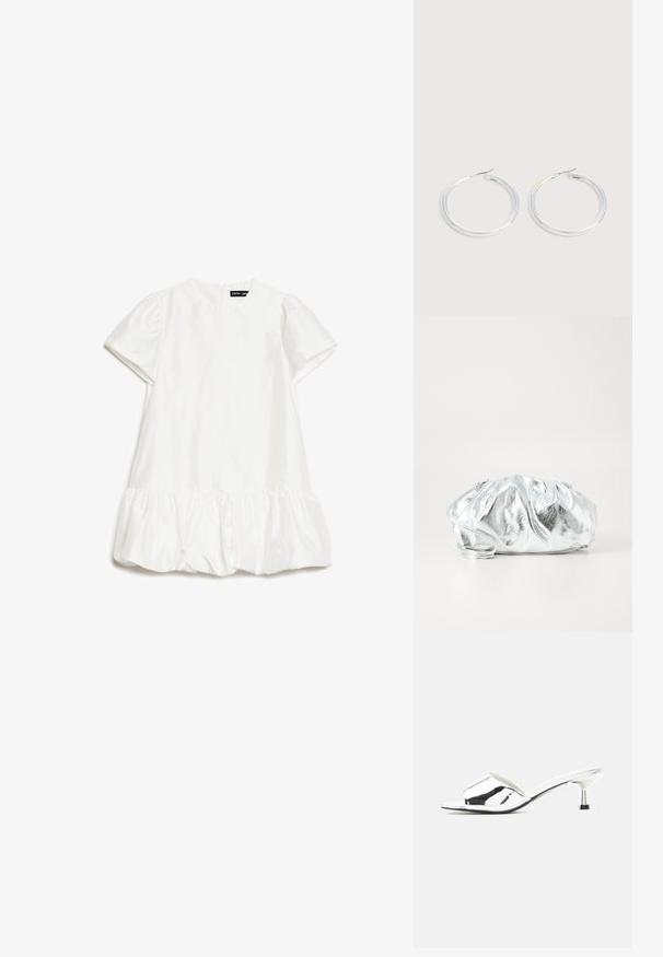 Vestido corto de mangas cortas, con escote redondo y dobladillo fruncido, hecho de una tela ligeramente brillante, colocado sobre un fondo blanco.; Sandalia abierta plateada tipo slide con tacón bajo de gato y acabado metálico brillante sobre fondo neutro.; Bolso de mano plateado metálico con un cuerpo suave y fruncido y una correa de hombro delgada. Presenta una textura suave y brillante y una forma redondeada.; Pareja de pendientes de aro plateados brillantes con cierres de alambre delgado, mostrados sobre un fondo gris claro.