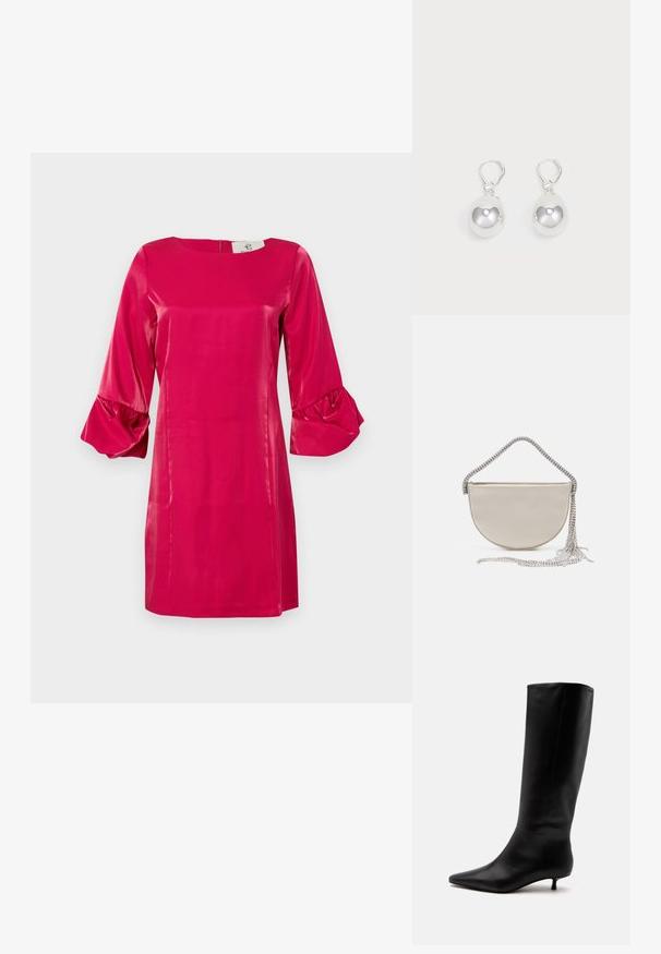 Fuchsia satijnen jurk met een ronde halslijn, uitlopende driekwartmouwen en een ritssluiting aan de achterkant. Gladde textuur met een glanzende afwerking.; Zwarte leren kniehoge laars met puntige neus en lage kittenhak tegen een effen lichte achtergrond.; Halve maan clutch bag in beige satijn met een sprankelende zilveren schouderband en franjes. Gladde textuur met een minimalistisch ontwerp.; Zilveren druppeloorbellen met gladde, ronde, reflecterende oppervlakken die hangen aan klapring-sluitingen. Achtergrond is puur wit.