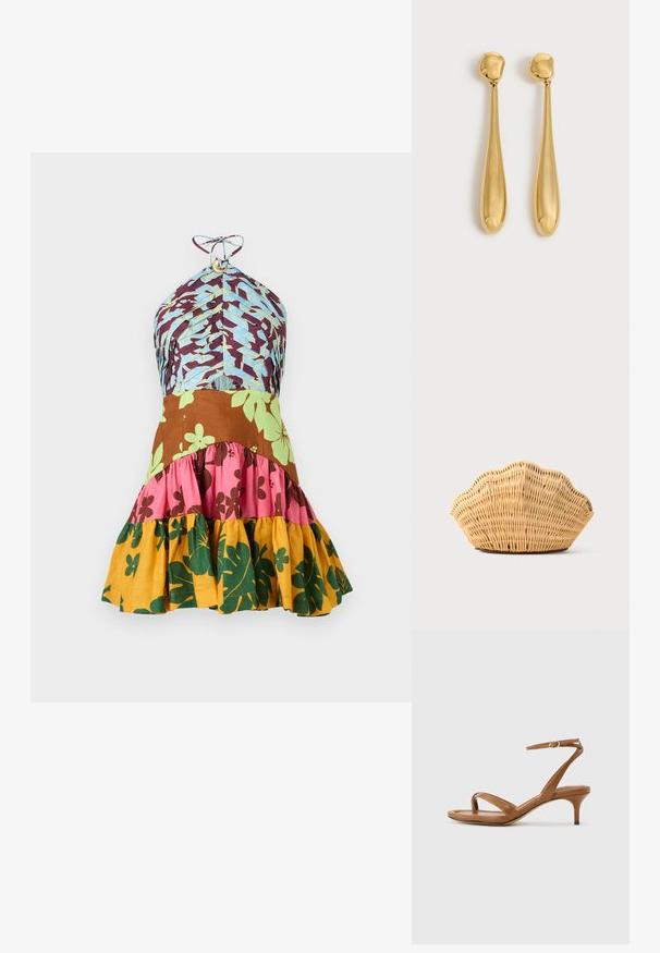 Multicolore jurk met een halternekontwerp, voorzien van blauwe, bruine, roze, groene en gele bloemenpatronen en een gerimpelde zoom.; Bruine leren sandaal met bandjes, een lage kittenhak en een enkelriempje met een kleine gesp, zijaanzicht tegen een effen achtergrond.; Geweven rotan handtas in de vorm van een sint-jakobsschelp met natuurlijke lichtbruine kleur en afgeronde, gestructureerde randen.; Een paar lange, gladde, glanzende gouden druppelvormige oorbellen met afgeronde toppen en taps toelopende druppelvormen op een lichte achtergrond.