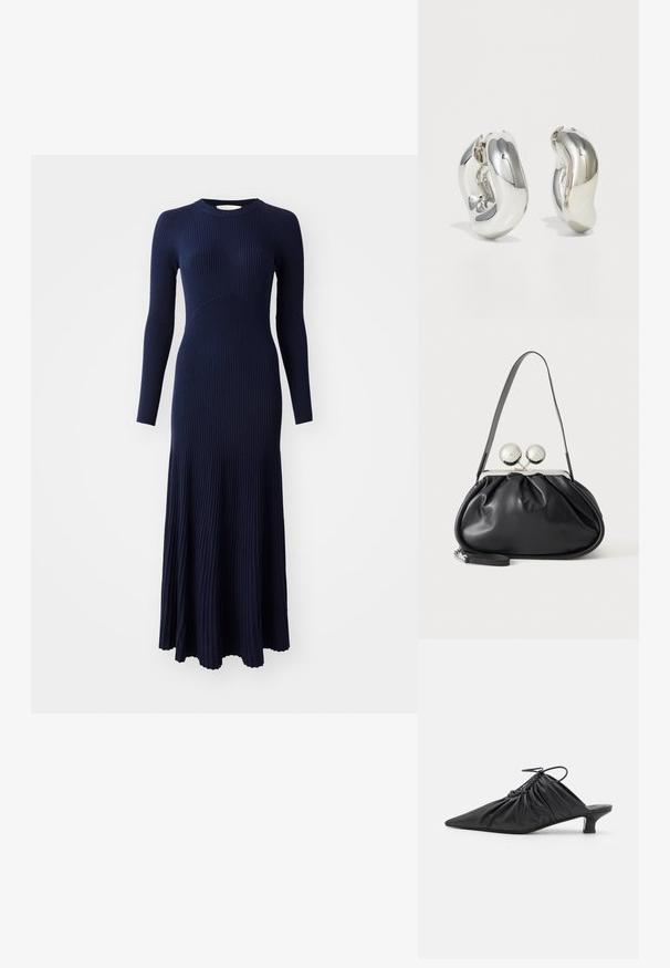 Vanessa Bruno ELISA - Robe pull - marine; Mules noirs en cuir à enfiler avec un bout pointu, une texture froncée et un petit talon aiguille. Présente un détail à cordon au niveau de l'ouverture.; Sac à main en cuir noir avec un design plissé, une sangle unique, un cadre métallique argenté et deux grandes fermoirs ronds en argent.; Boucles d'oreilles sculpturales en argent avec des formes douces et courbes et des surfaces réfléchissantes. Présentent un design de boucle fermée et une forme organique distincte.