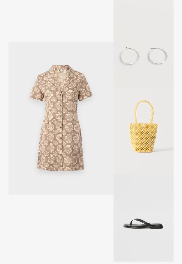Korte mouw jurk in bruin stof met een overal crèmekleurig bloemenpatroon, voorzien van een kraag en een knoopsluiting aan de voorkant.; Zwarte teenflip-flop van glad leer, met een dunne band en een platte zool met een minimalistisch profiel. Geen opvallende patronen of accenten.; Kleine handtas in emmerstijl gemaakt van glanzende crèmekleurige kralen met een lusvormige kralenhendel en decoratieve kralenknoopsluiting.; Zilverkleurige metalen creolen oorbellen met een glad, licht gebogen oppervlak en sluitingen met haaksluiting op een effen witte achtergrond.