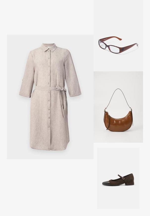 Hellbeige Leinenhemdkleid mit Kragen, langen Ärmeln, Knopfleiste und passendem Gürtel. Es hat eine einzelne Brusttasche.; Braune Wildleder-Mary-Jane-Schuhe mit einer schwarzen Lackleder-Zehenspitze, verstellbarem Riemen und einem niedrigen Blockabsatz. Glatte Textur mit minimalen Akzenten.; Braun getönte rechteckige Brille mit glänzender Oberfläche, schlanken Bügeln und transparenten Gläsern. Logo auf dem linken Bügel sichtbar.; Braune Schultertasche aus Kunstleder mit geschwungenem Design, Reißverschluss und einem einzigen braunen Tragegurt. Glatte Textur mit glänzendem Finish und minimalem Hardware.