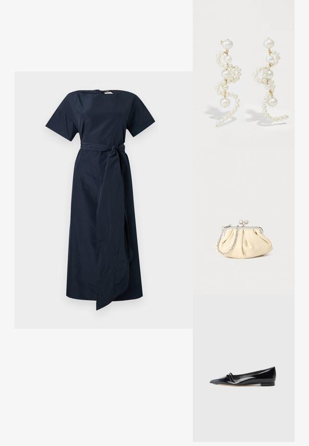 Robe midi bleu marine avec manches courtes et encolure bateau, avec une ceinture en tissu nouée à la taille.; Chaussure plate en cuir verni noir avec un bout pointu, une petite lanière décorative et un petit talon carré. Texture lisse et design épuré.; Pochette en cuir beige plissé avec un cadre en métal argenté, dotée de deux fermoirs ronds décoratifs et d'une chaîne en argent.; Boucles d'oreilles en perles blanches avec un design torsadé, mettant en valeur des perles de tailles variées et des accents dorés. Texture lisse et forme élégante.