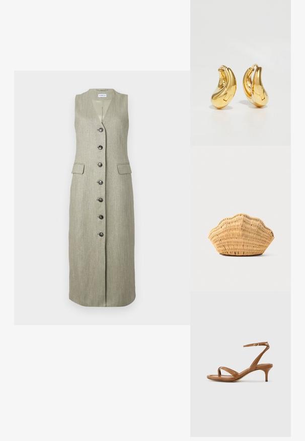 Robe longue sans manches, verte, avec une texture subtile, décolleté en V, fermeture à boutons sur le devant et deux poches avant. Des boutons noirs contrastent avec le tissu.; Sandale en cuir marron avec lanières, talon bas en forme de petit escarpin et bride à la cheville avec une petite boucle, vue de côté sur un fond uni.; Sac à main en rotin tissé en forme de coquille Saint-Jacques de couleur brun clair naturel avec des bords arrondis et texturés.; Boucles d'oreilles en or en forme de d'anneaux lisses et courbés avec une finition polie. Équipées d'un mécanisme de fermeture et de légères indentations pour le détail.
