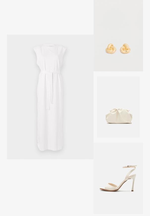 Witte, mouwloze maxi-jurk met een riem in de taille, met een zachte textuur en een rechte silhouet. Eenvoudig ontwerp zonder patronen.; Beige sandaal met hoge hak, dunne enkelband met gouden gesp, open teen en slanke naaldhak op een witte achtergrond.; Zachte, crèmekleurige leren clutch met geplooid, gerimpeld ontwerp en een dunne schouderriem die vooraan op een effen achtergrond ligt.; Een paar glanzende oorstekers in goudkleur, gevormd als knopen, tegen een effen witte achtergrond.
